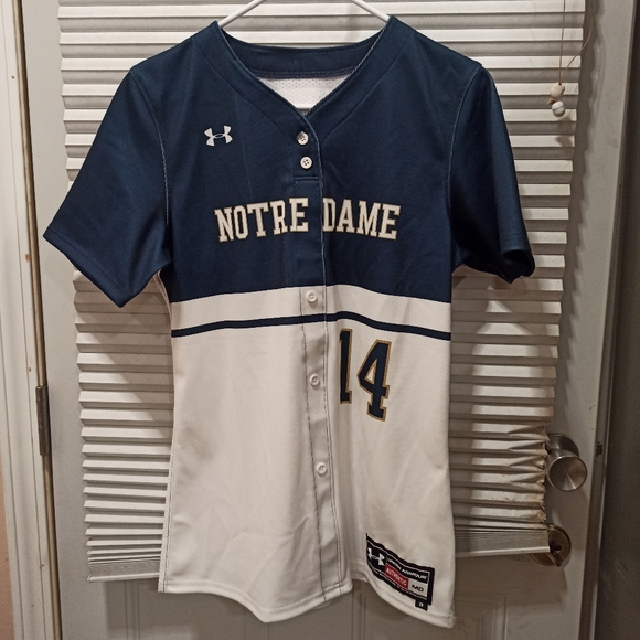 Under Armour Tops - Under armour women's Short sleeve bottom down shirt. Size medium